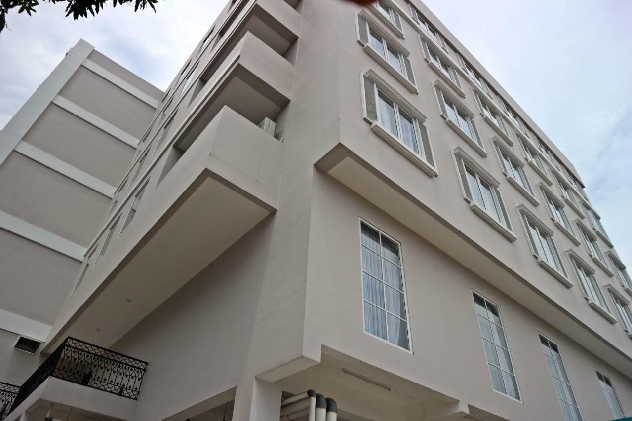 Hotel Shalva Джакарта Екстериор снимка
